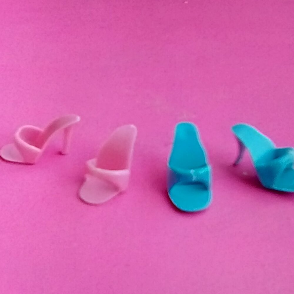 Barbie doll vintage pink & blue mule heels